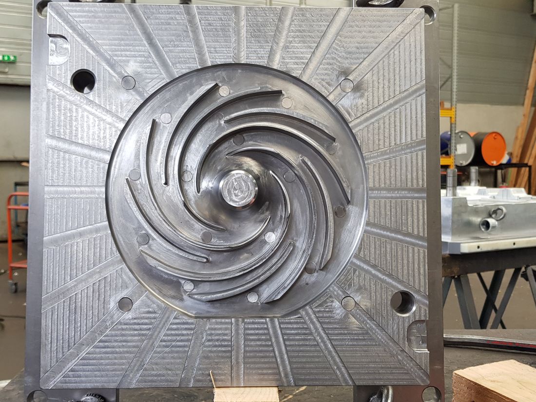 Boîte à noyau chaude procédé Croning pour roue de turbine